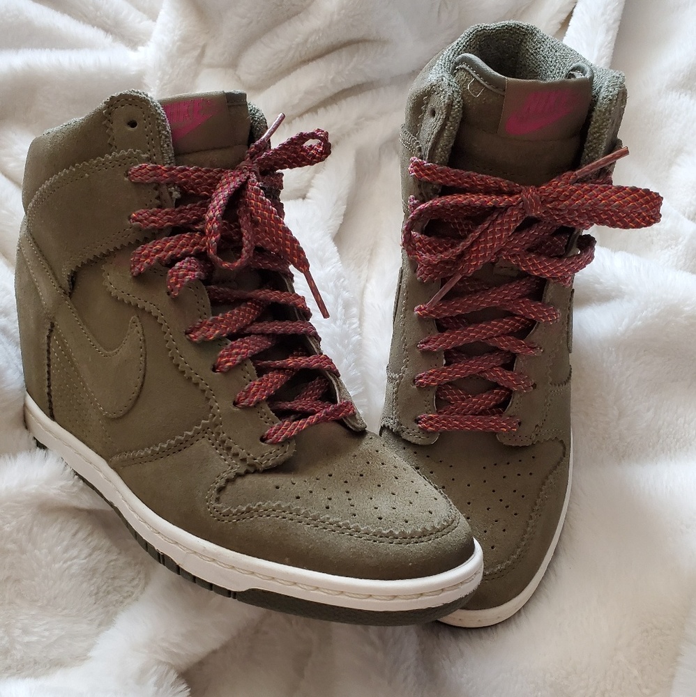 Wmns Dunk Sky High 